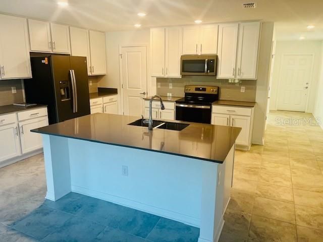 For Rent: $2,732 (5 beds, 2 baths, 2896 Square Feet)