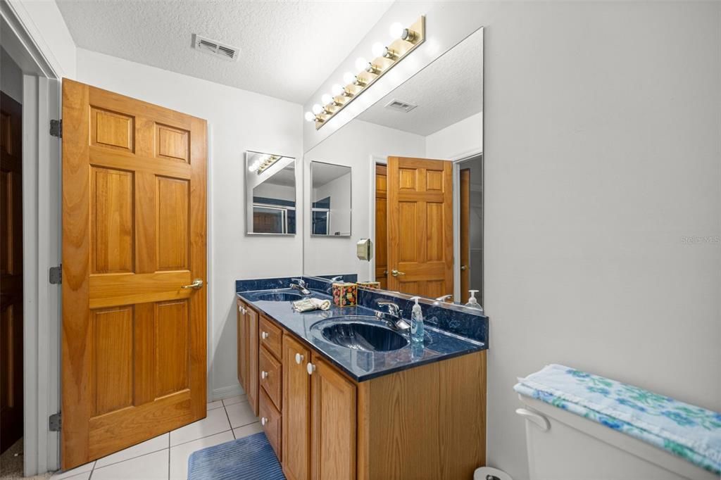 待售: $237,000 (2 贝兹, 2 浴室, 1455 平方英尺)