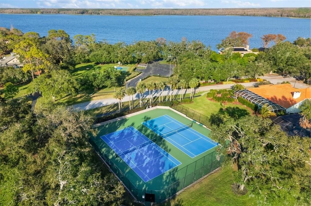 For Sale: $785,000 (3 beds, 2 baths, 2425 Square Feet)