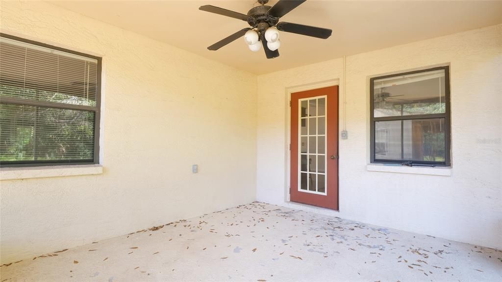 For Rent: $2,300 (3 beds, 2 baths, 1972 Square Feet)