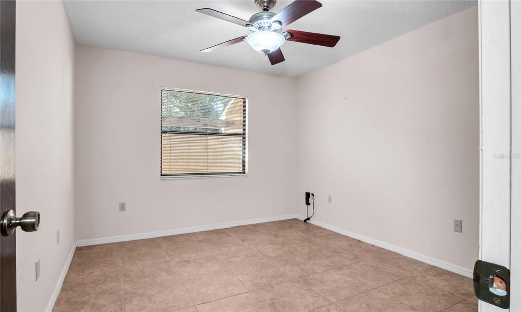 For Rent: $2,300 (3 beds, 2 baths, 1972 Square Feet)