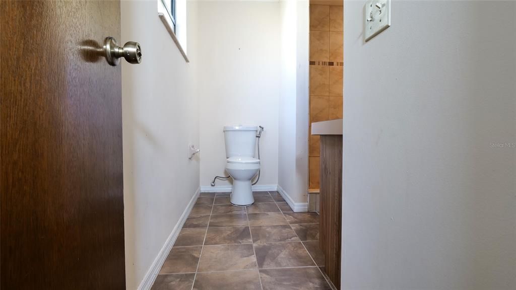 For Rent: $2,300 (3 beds, 2 baths, 1972 Square Feet)