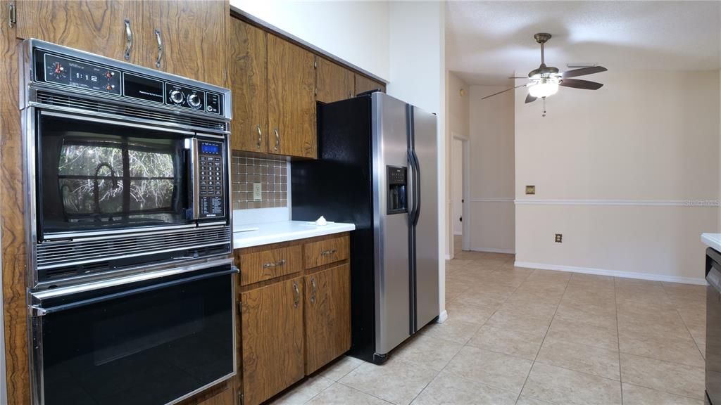 For Rent: $2,300 (3 beds, 2 baths, 1972 Square Feet)