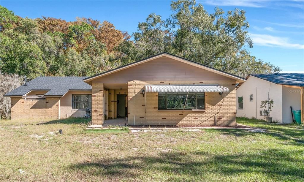 For Rent: $2,300 (3 beds, 2 baths, 1972 Square Feet)