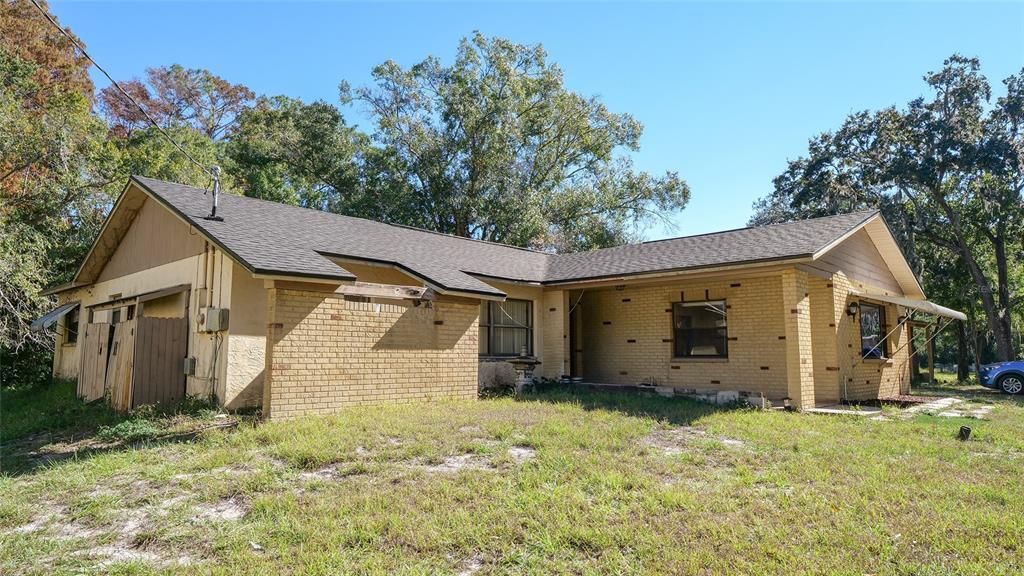 For Rent: $2,300 (3 beds, 2 baths, 1972 Square Feet)