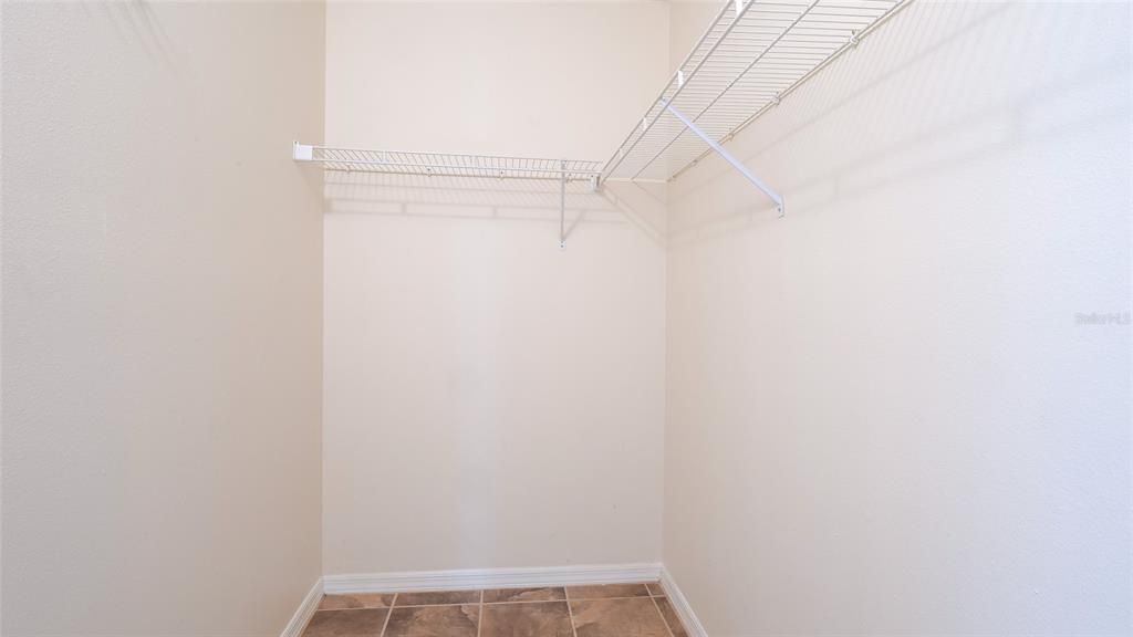 For Rent: $2,300 (3 beds, 2 baths, 1972 Square Feet)