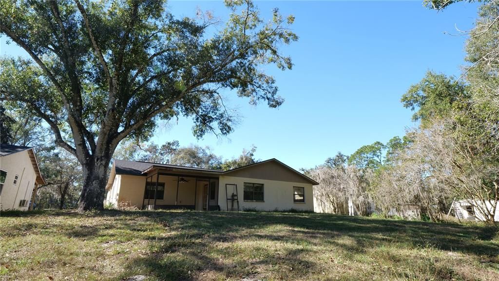 For Rent: $2,300 (3 beds, 2 baths, 1972 Square Feet)