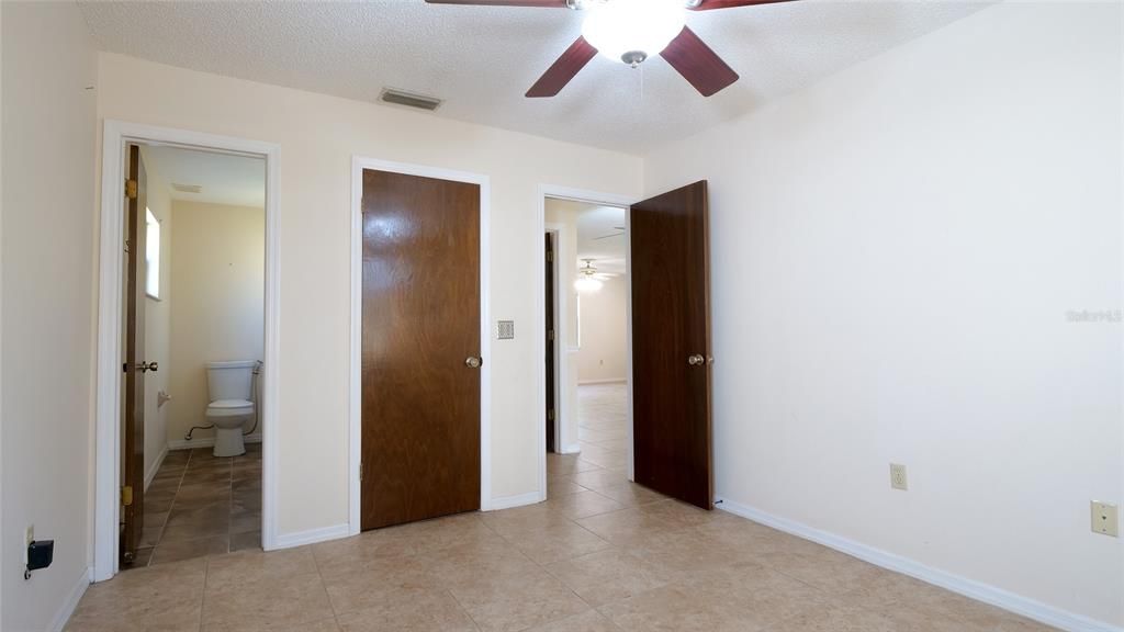 For Rent: $2,300 (3 beds, 2 baths, 1972 Square Feet)