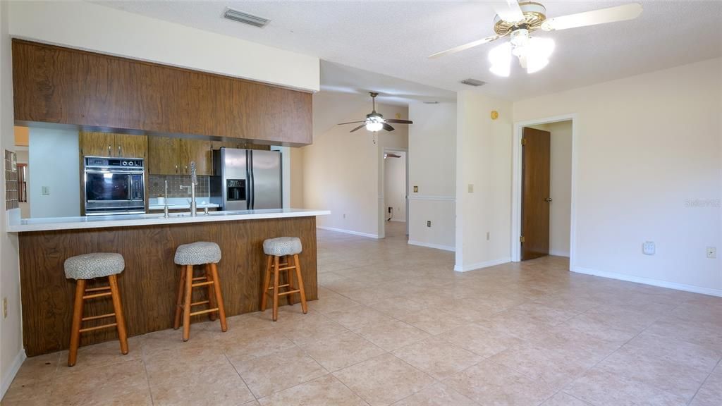 For Rent: $2,300 (3 beds, 2 baths, 1972 Square Feet)