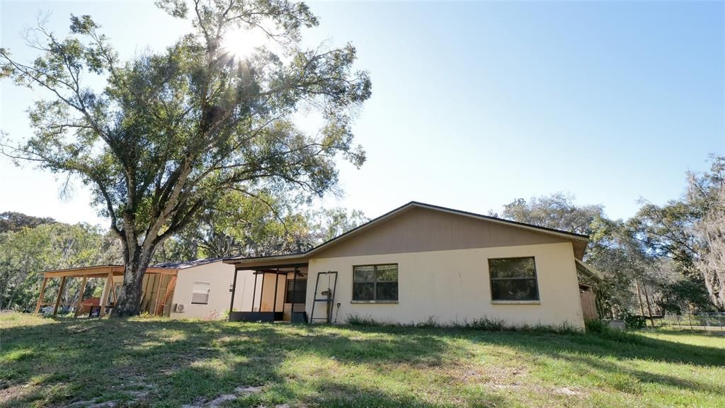 For Rent: $2,300 (3 beds, 2 baths, 1972 Square Feet)