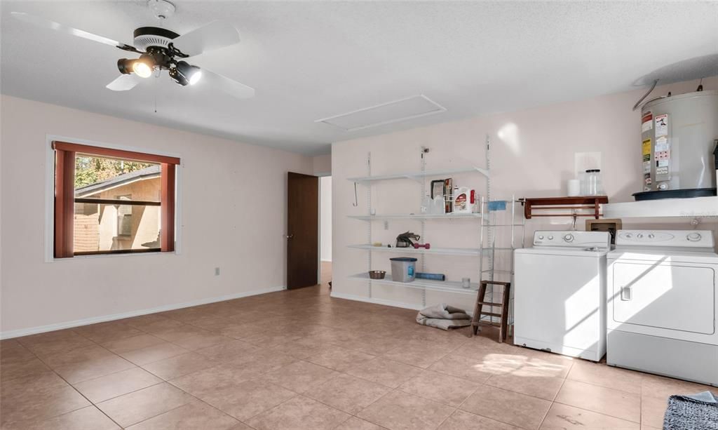 For Rent: $2,300 (3 beds, 2 baths, 1972 Square Feet)