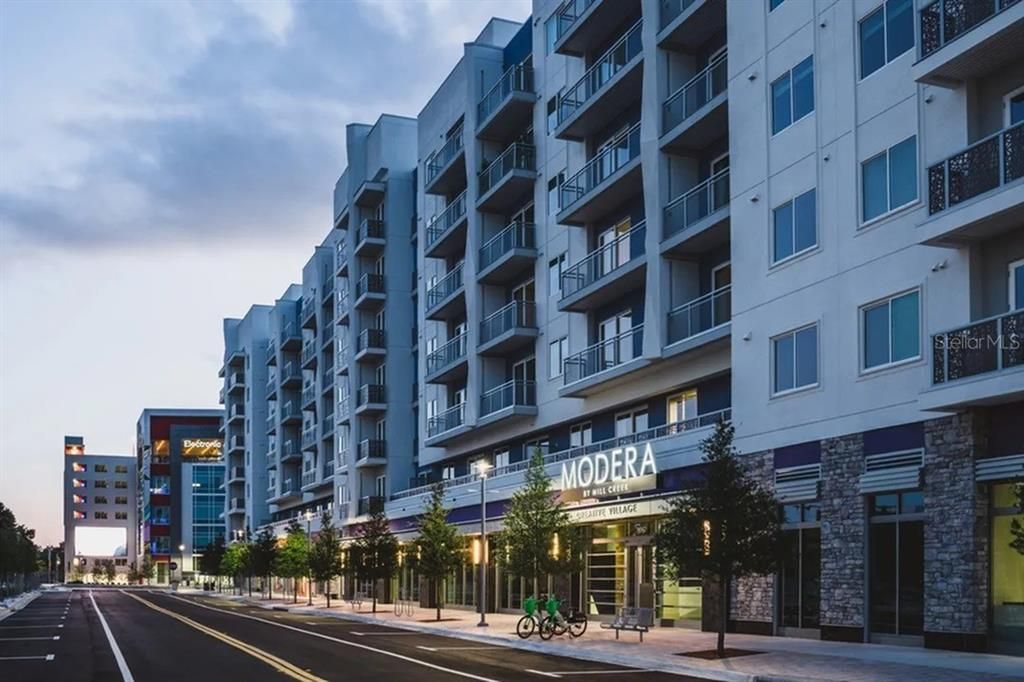 For Rent: $2,140 (2 beds, 1 baths, 939 Square Feet)