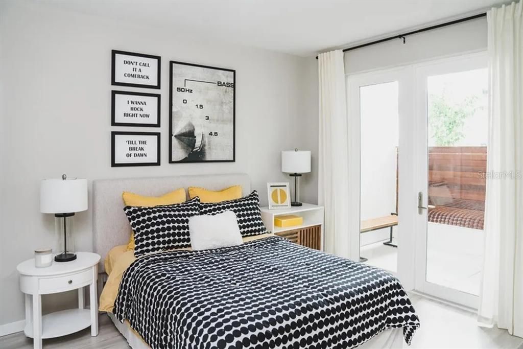 For Rent: $2,140 (2 beds, 1 baths, 939 Square Feet)