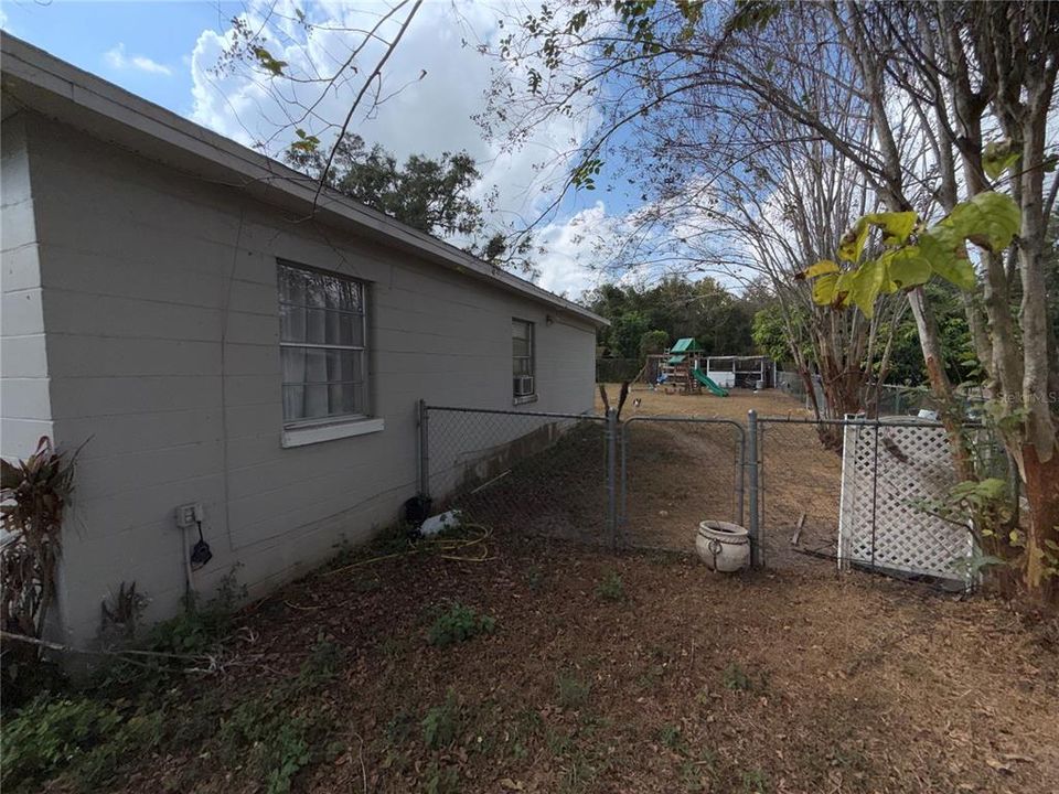 For Sale: $315,000 (3 beds, 2 baths, 2088 Square Feet)