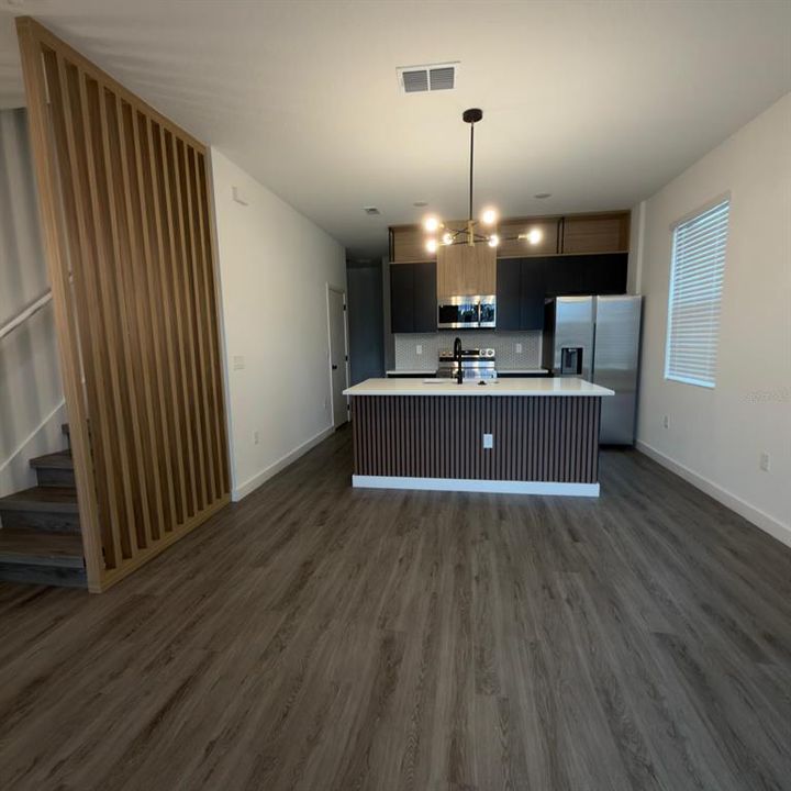 For Rent: $2,300 (3 beds, 3 baths, 1372 Square Feet)