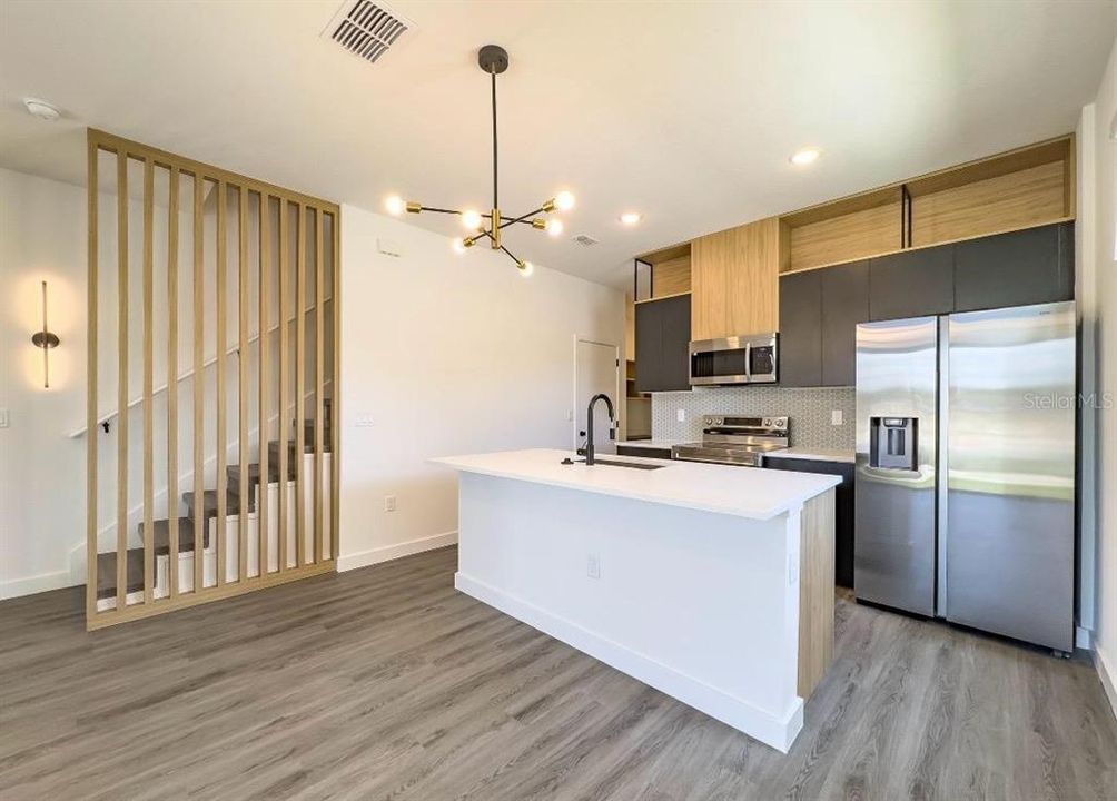 For Rent: $2,300 (3 beds, 3 baths, 1372 Square Feet)