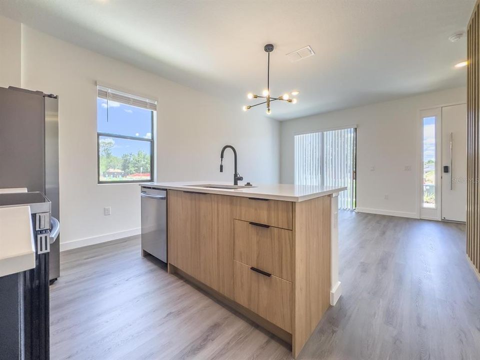 For Rent: $2,300 (3 beds, 3 baths, 1372 Square Feet)