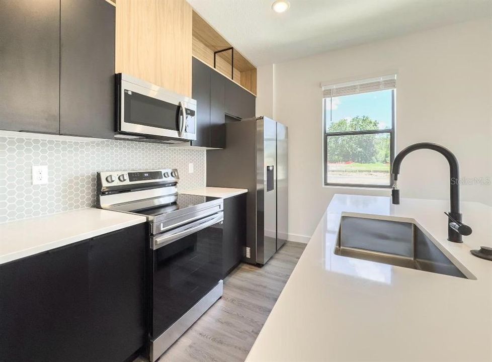 For Rent: $2,300 (3 beds, 3 baths, 1372 Square Feet)