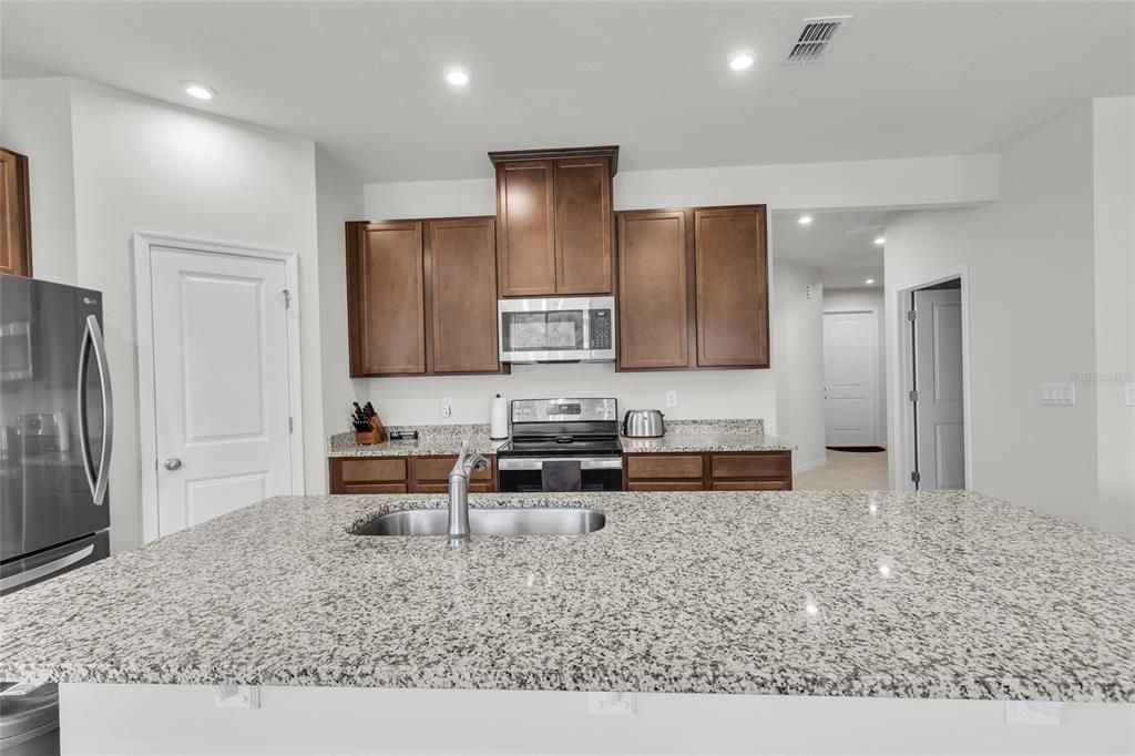 En Venta: $439,900 (4 camas, 3 baños, 2335 Pies cuadrados)