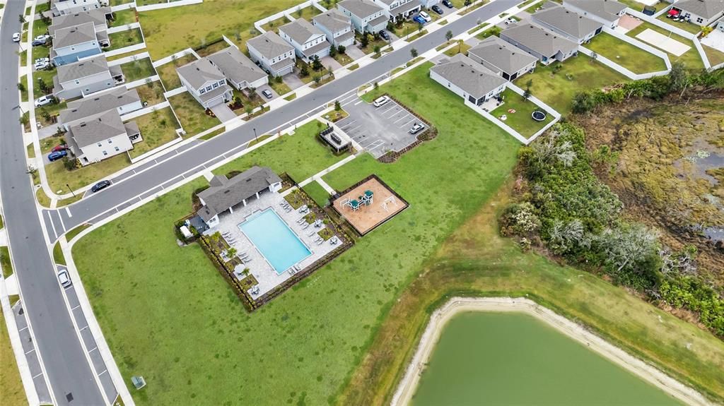 En Venta: $439,900 (4 camas, 3 baños, 2335 Pies cuadrados)