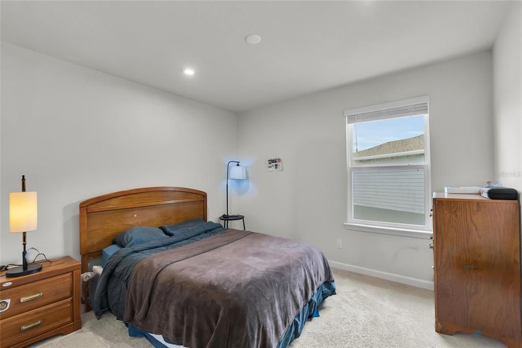 En Venta: $439,900 (4 camas, 3 baños, 2335 Pies cuadrados)