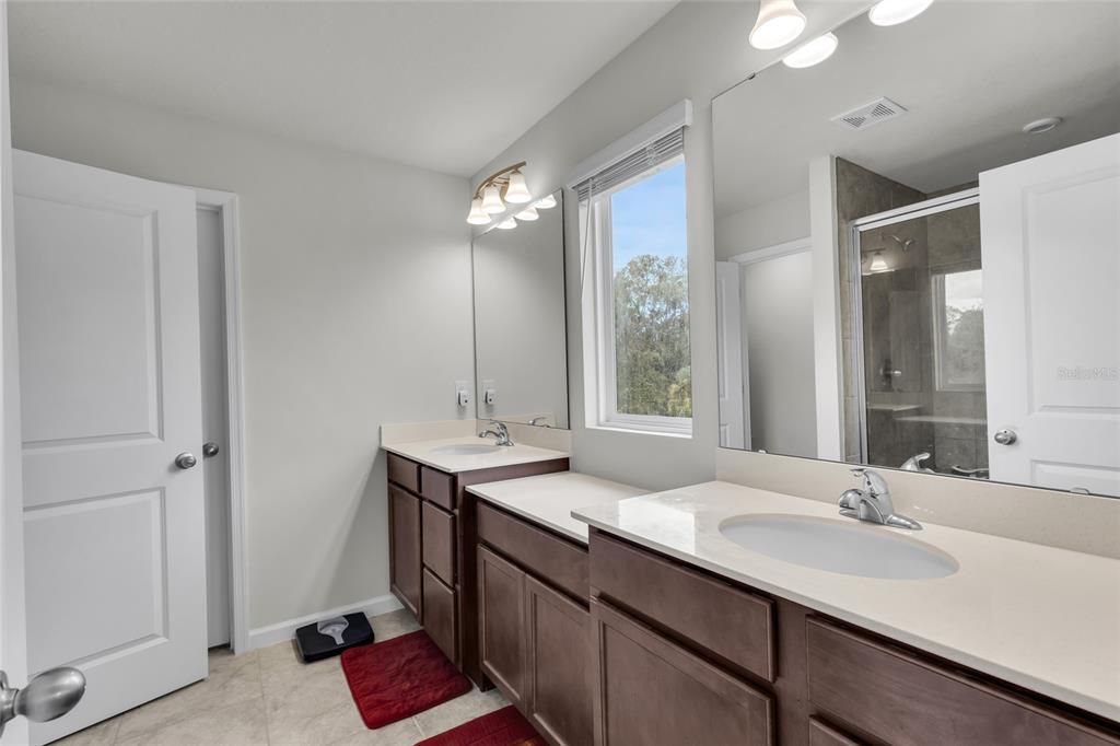 En Venta: $439,900 (4 camas, 3 baños, 2335 Pies cuadrados)