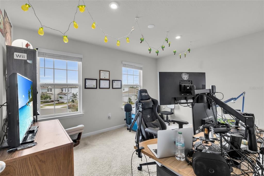 En Venta: $439,900 (4 camas, 3 baños, 2335 Pies cuadrados)