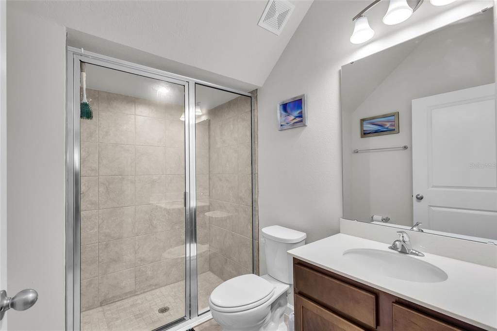 En Venta: $439,900 (4 camas, 3 baños, 2335 Pies cuadrados)