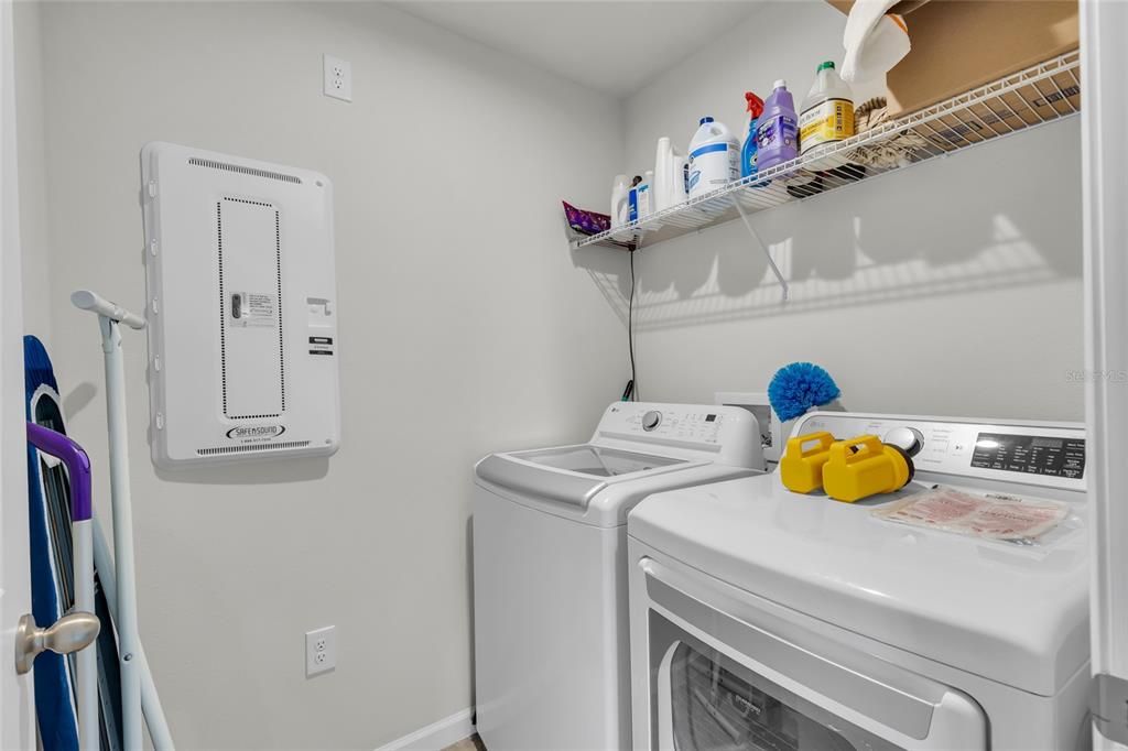 En Venta: $439,900 (4 camas, 3 baños, 2335 Pies cuadrados)