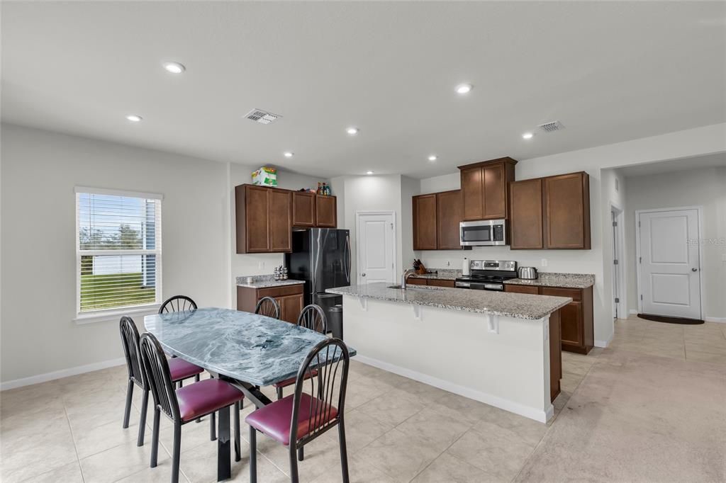 En Venta: $439,900 (4 camas, 3 baños, 2335 Pies cuadrados)