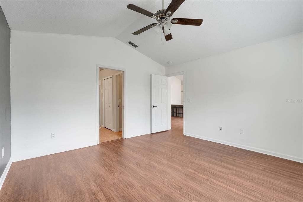 For Rent: $2,700 (3 beds, 2 baths, 1728 Square Feet)