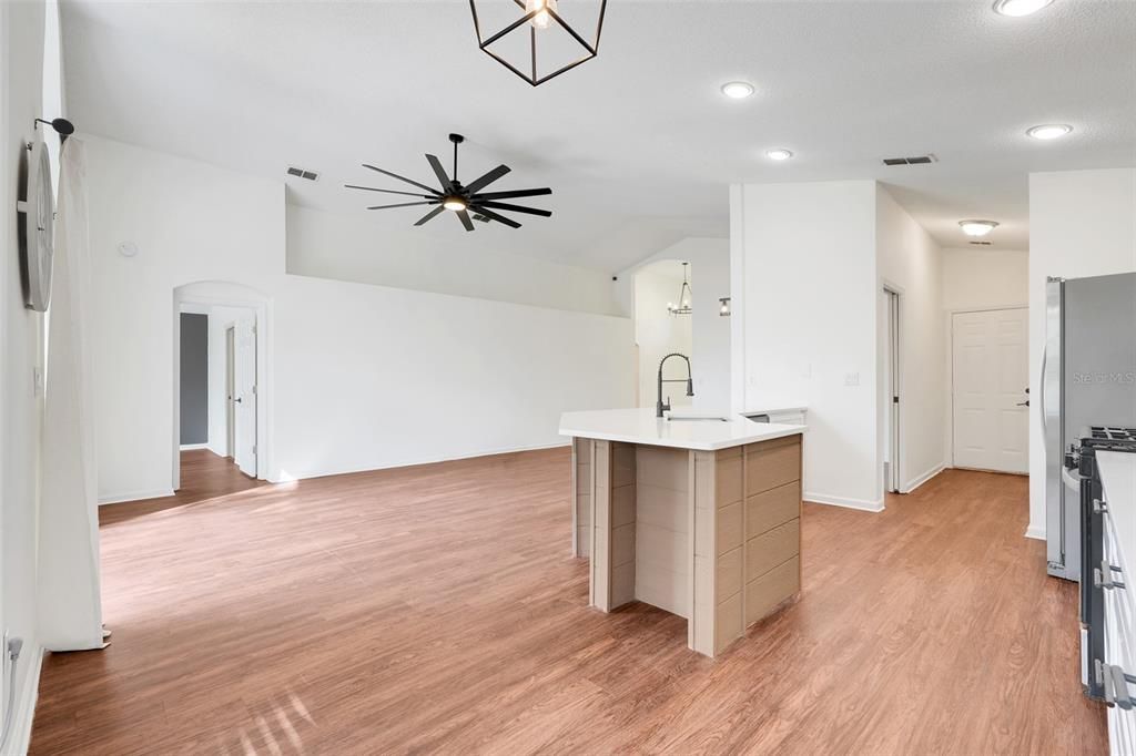 For Rent: $2,700 (3 beds, 2 baths, 1728 Square Feet)