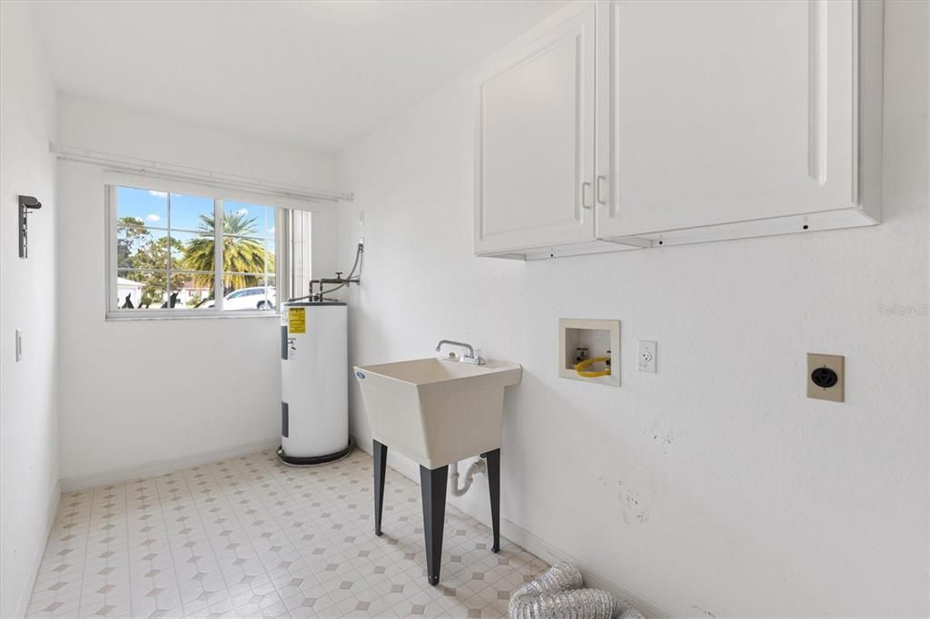 For Sale: $250,000 (3 beds, 2 baths, 1760 Square Feet)