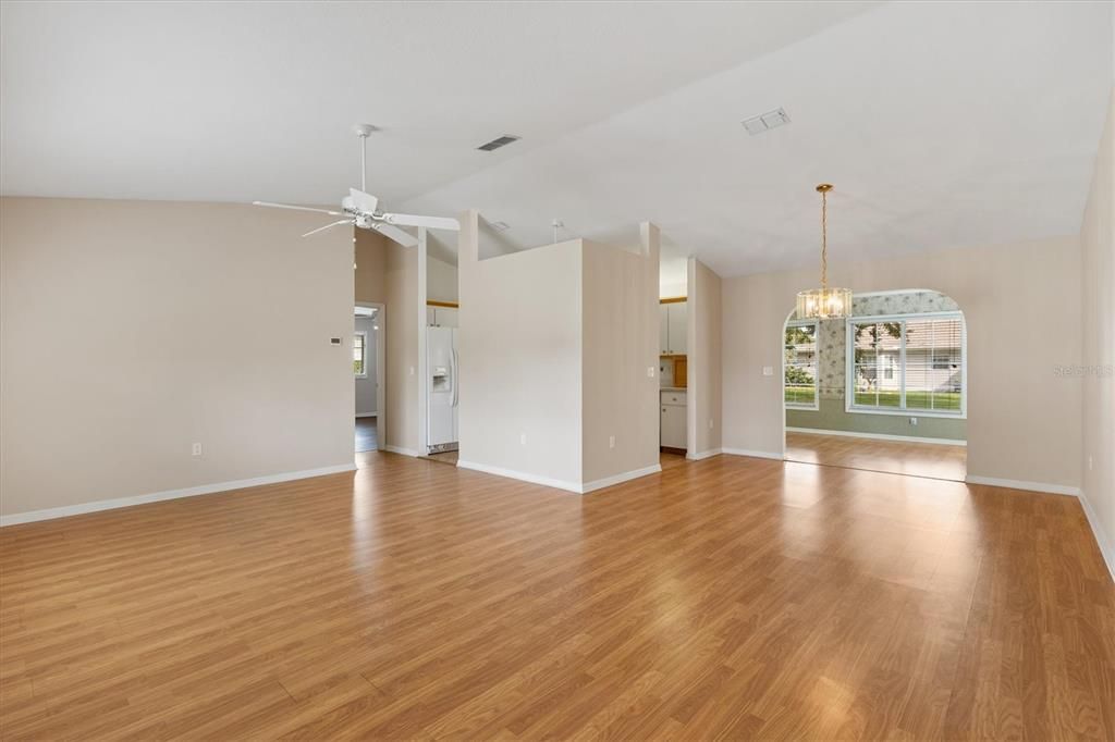 For Sale: $250,000 (3 beds, 2 baths, 1760 Square Feet)