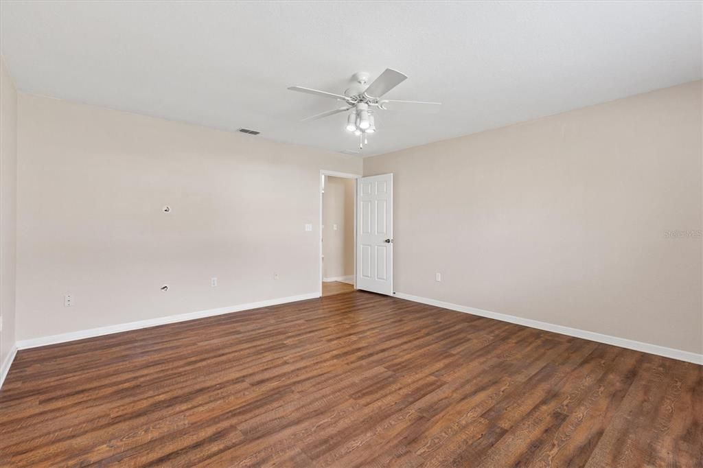 For Sale: $250,000 (3 beds, 2 baths, 1760 Square Feet)
