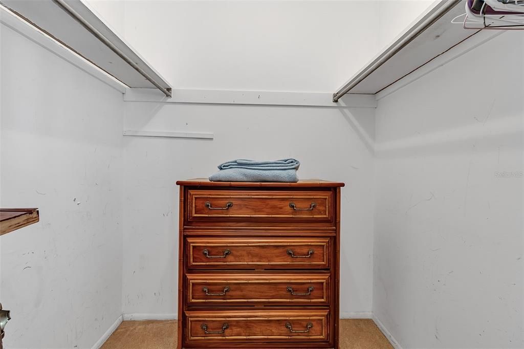 For Sale: $139,999 (2 beds, 1 baths, 865 Square Feet)