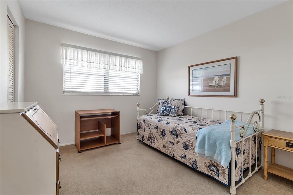 For Sale: $139,999 (2 beds, 1 baths, 865 Square Feet)