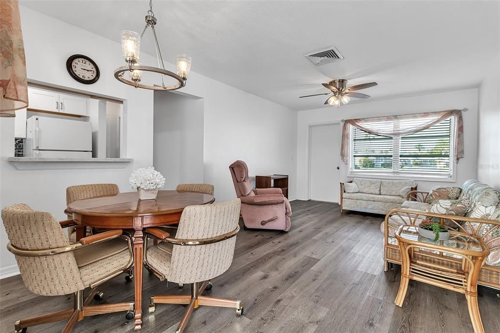 For Sale: $139,999 (2 beds, 1 baths, 865 Square Feet)