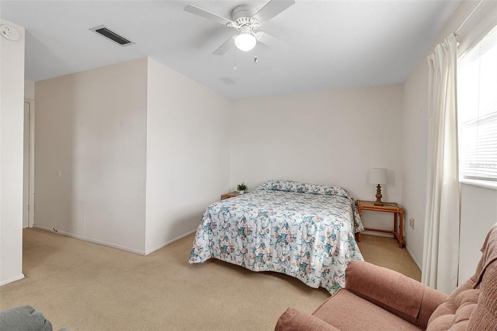 For Sale: $139,999 (2 beds, 1 baths, 865 Square Feet)