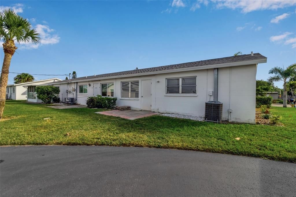 For Sale: $139,999 (2 beds, 1 baths, 865 Square Feet)