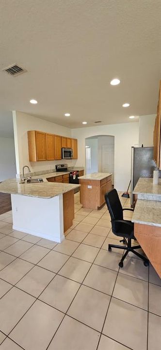 For Sale: $550,000 (3 beds, 2 baths, 2533 Square Feet)