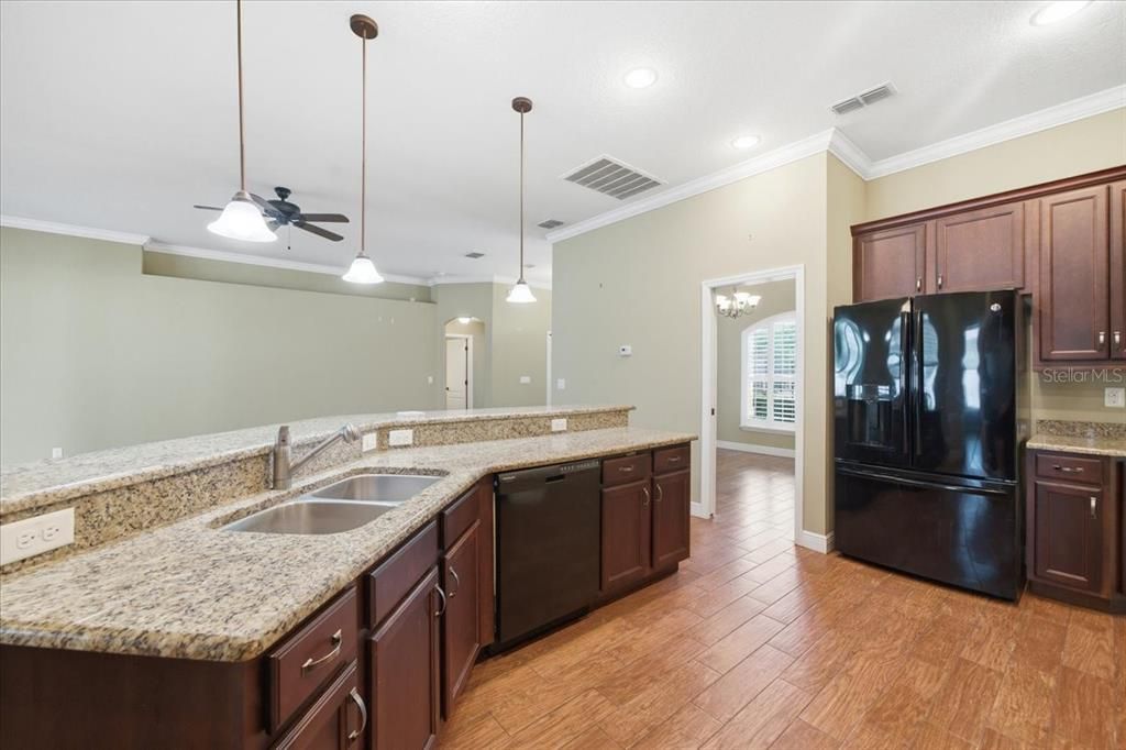 En Venta: $455,000 (3 camas, 2 baños, 2182 Pies cuadrados)