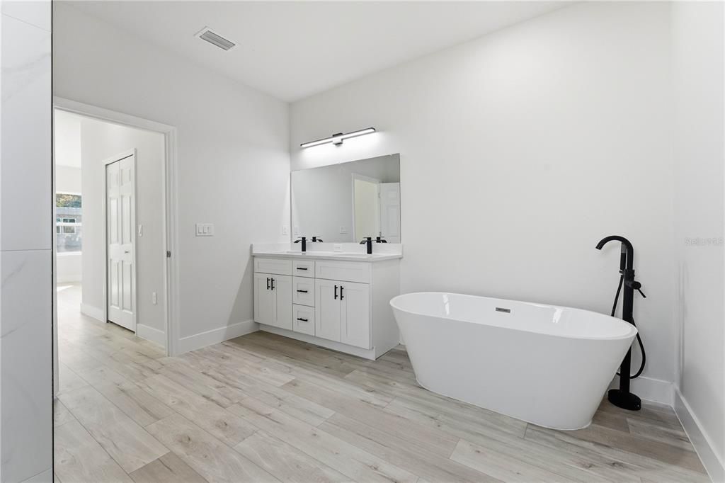 For Sale: $299,000 (4 beds, 2 baths, 1765 Square Feet)