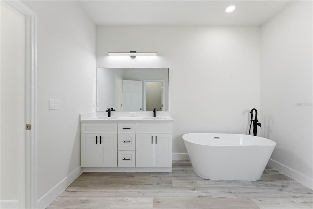 For Sale: $299,000 (4 beds, 2 baths, 1765 Square Feet)