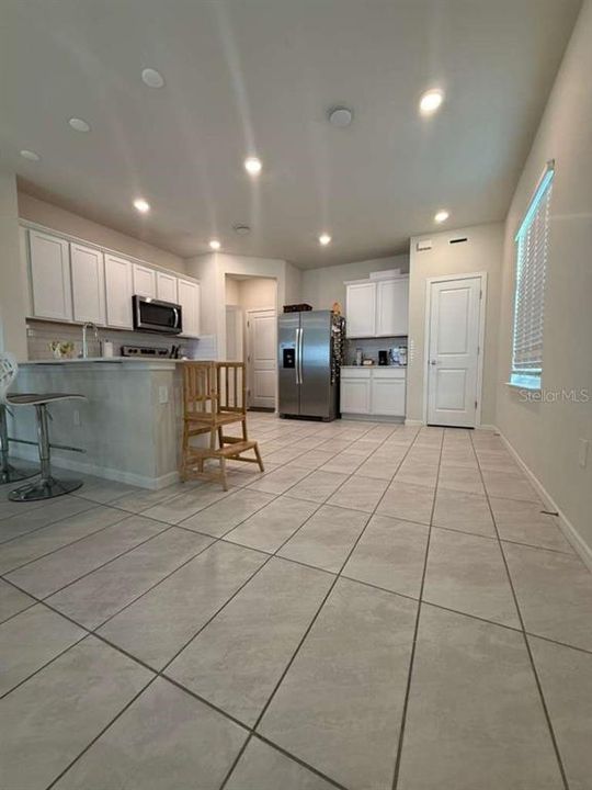 For Rent: $2,400 (3 beds, 2 baths, 1796 Square Feet)