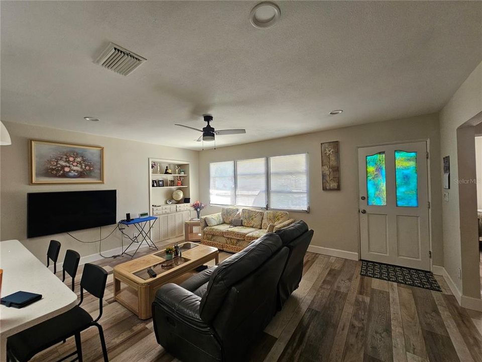 En Venta: $399,900 (4 camas, 2 baños, 1685 Pies cuadrados)