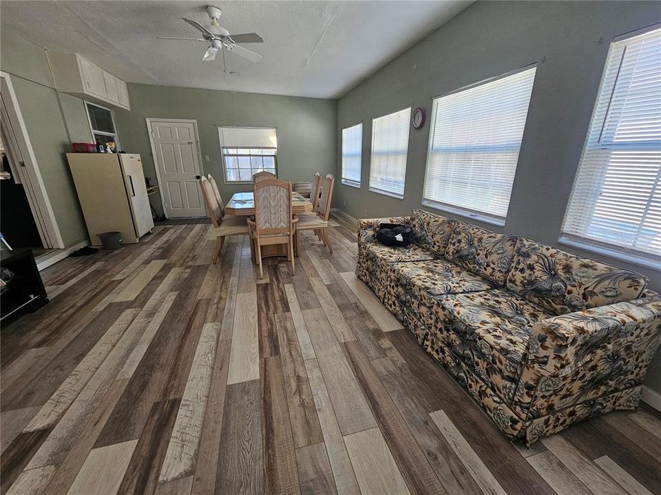 En Venta: $399,900 (4 camas, 2 baños, 1685 Pies cuadrados)