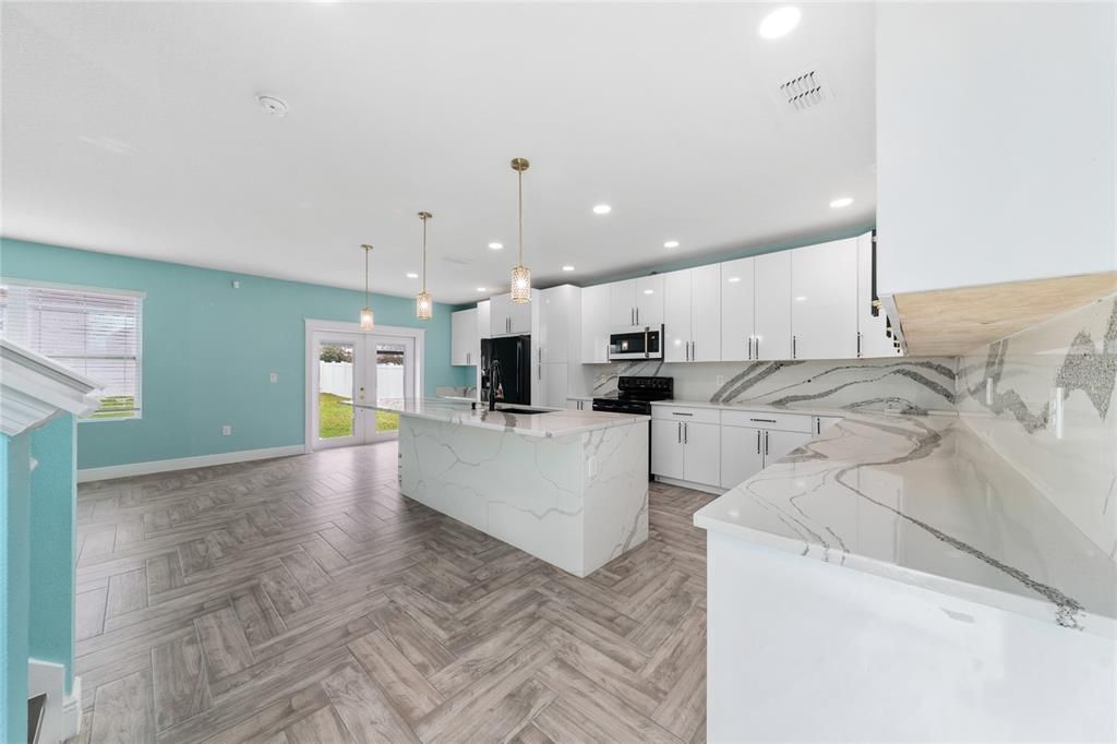 出租: $3,100 (5 贝兹, 3 浴室, 2674 平方英尺)