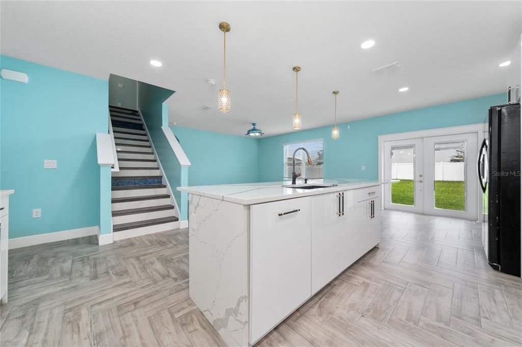 出租: $3,100 (5 贝兹, 3 浴室, 2674 平方英尺)