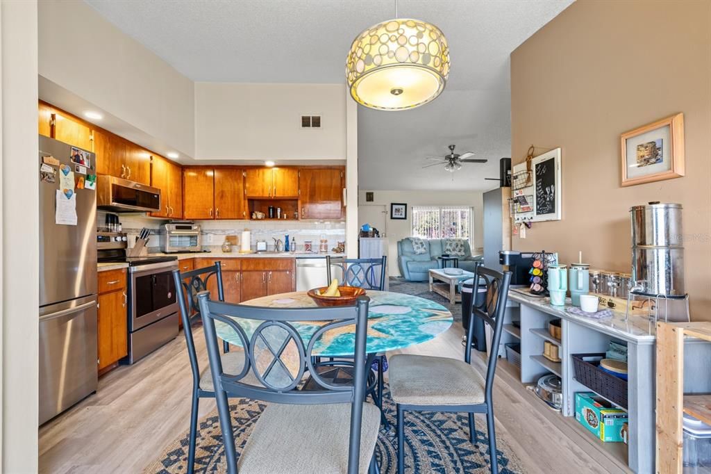 待售: $249,000 (2 贝兹, 2 浴室, 1080 平方英尺)